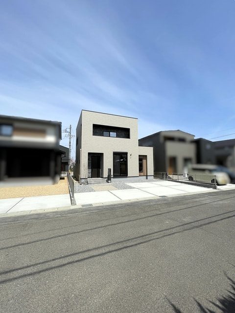 ７号地の前面道路と駐車場